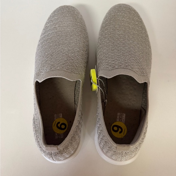 Ladies Tan Skechers - Picture 4 of 12